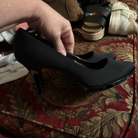 Bandolino Shoes Womens 8.5 M Black Fabric Upper 3" Heels  Made In Spain - Picture 4 of 8